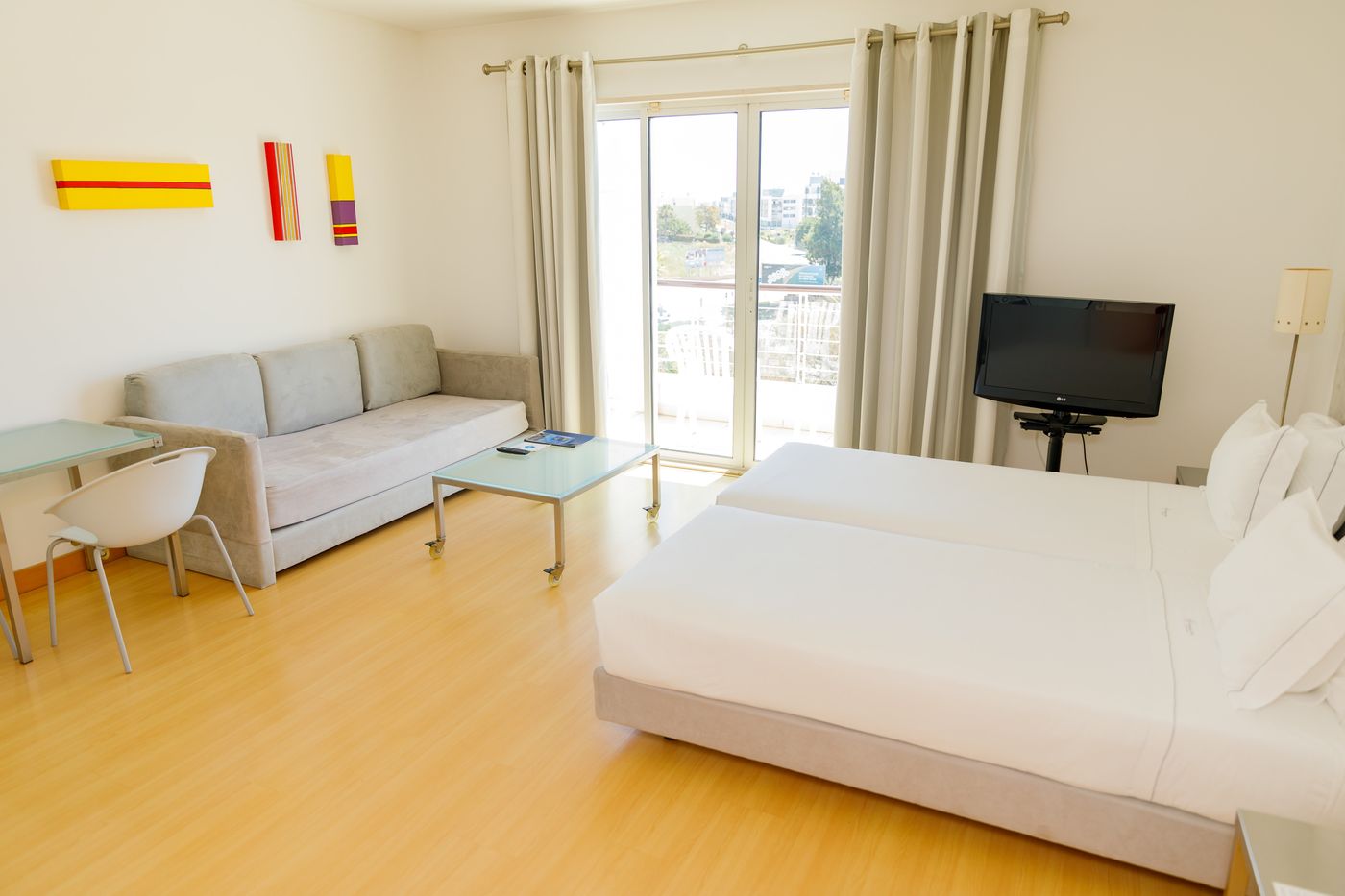 22.07.25 suites hotel Marina club