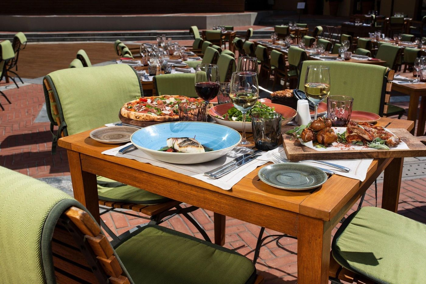 The-Romanos--A-Luxury-Collection-Resort-Restaurant-25