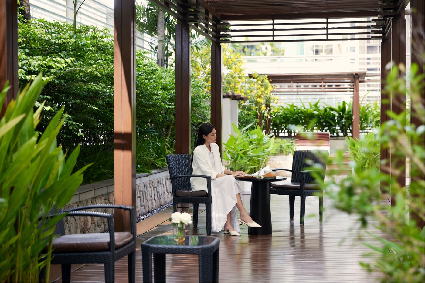Dusit-Suites-Hotel-Ratchadamri--Bangkok-Terrace-5