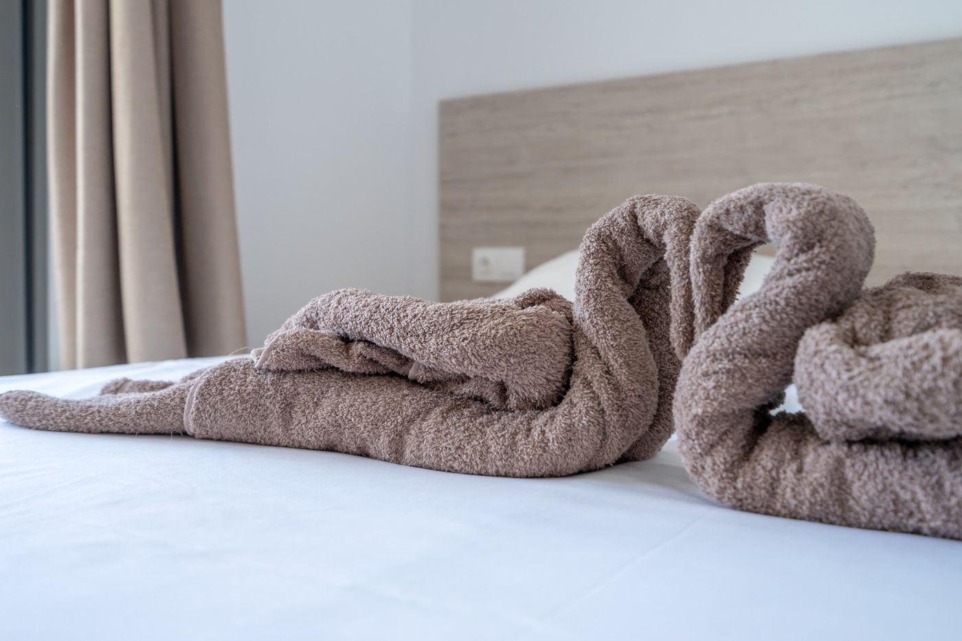 Stamos-Hotel-Room-40