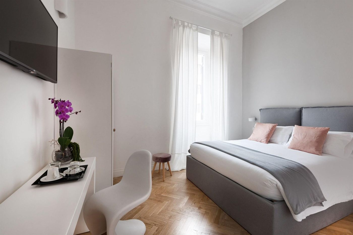 Da-Me-Suites-Room-12