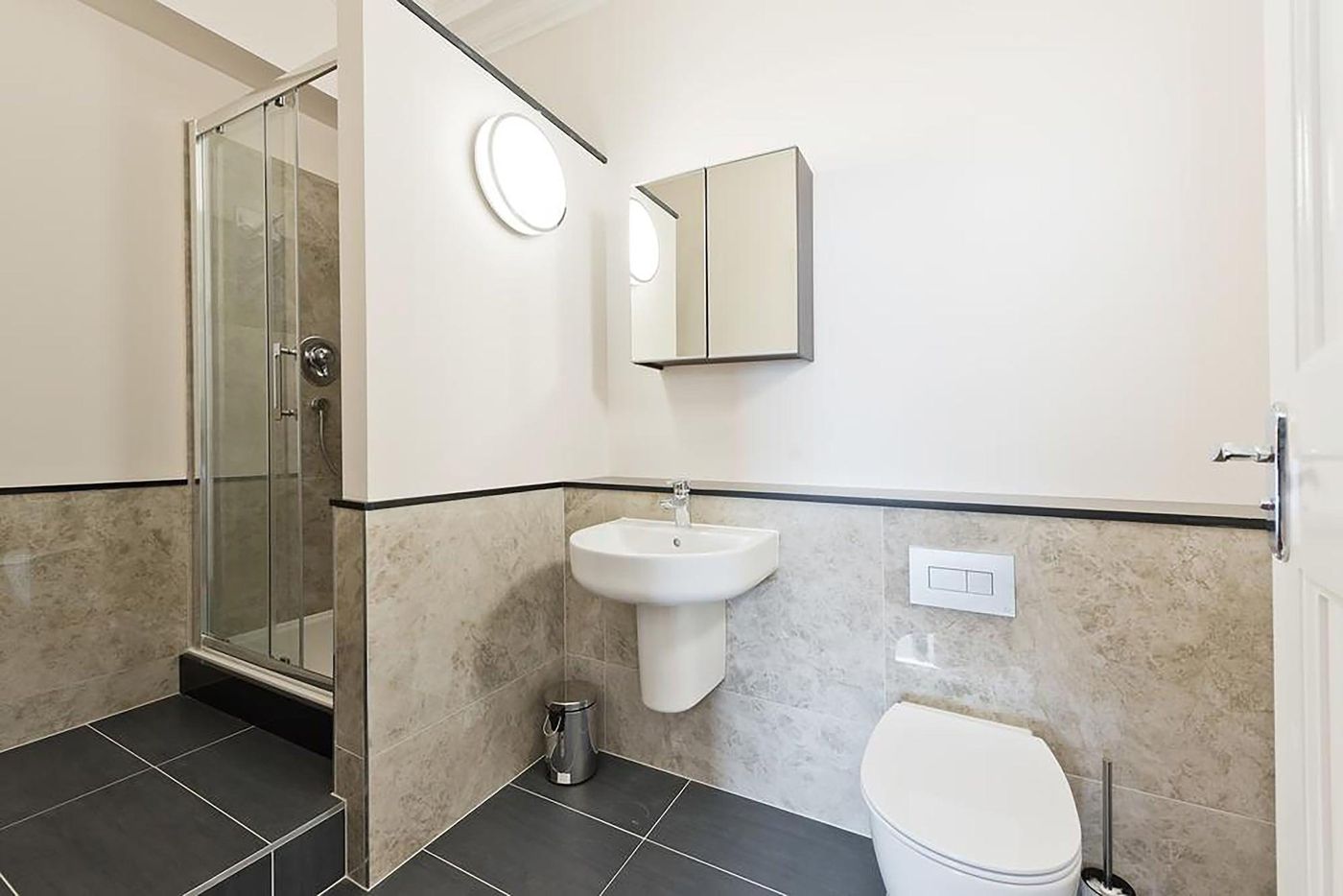 Henrietta-Suites-City-Centre-Room-61