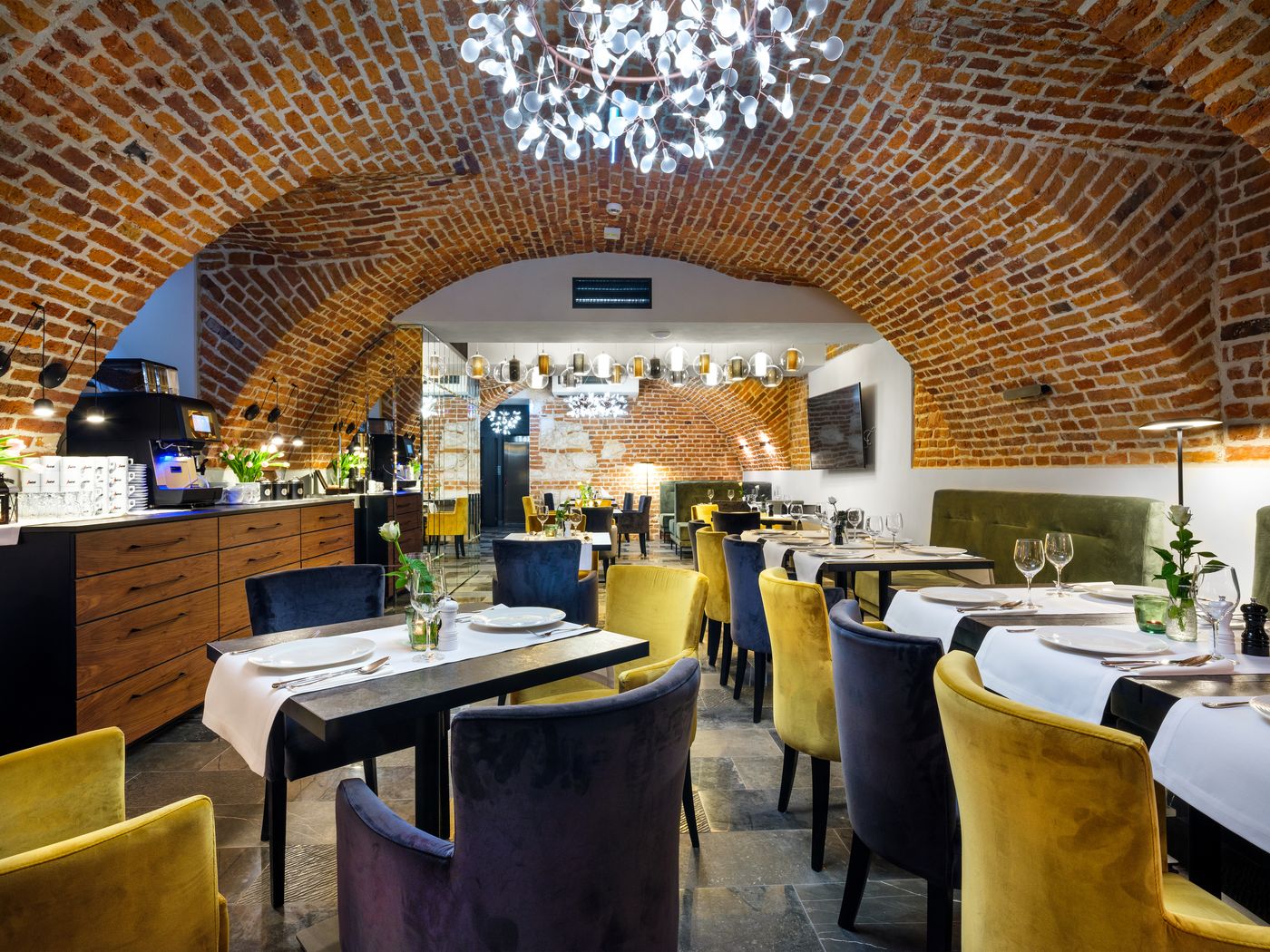 Logos-Hotel-Restaurant-40