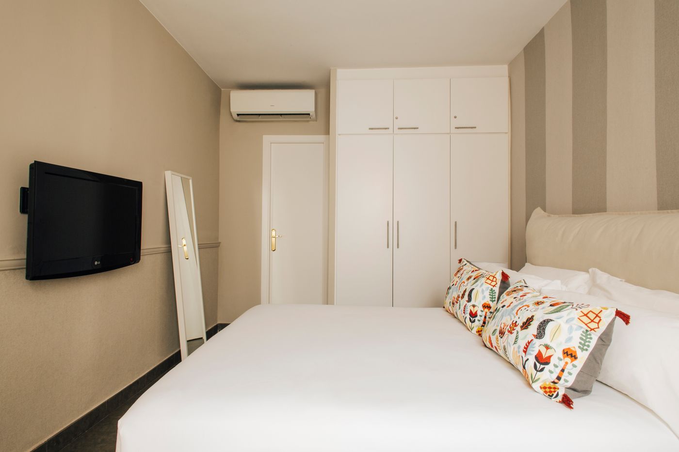 Val Barcelona Apartment-Spain-BARCELONA-Room-5