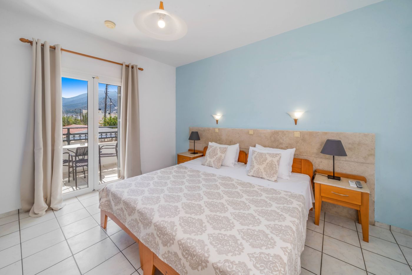 Maria-Rousse-Studios-Room-31