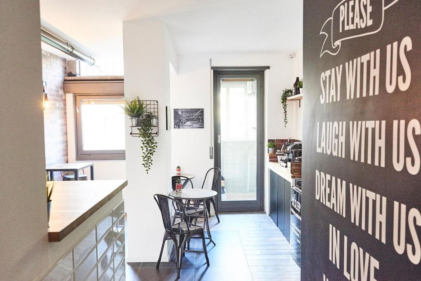 co-sleep-Restaurant-11