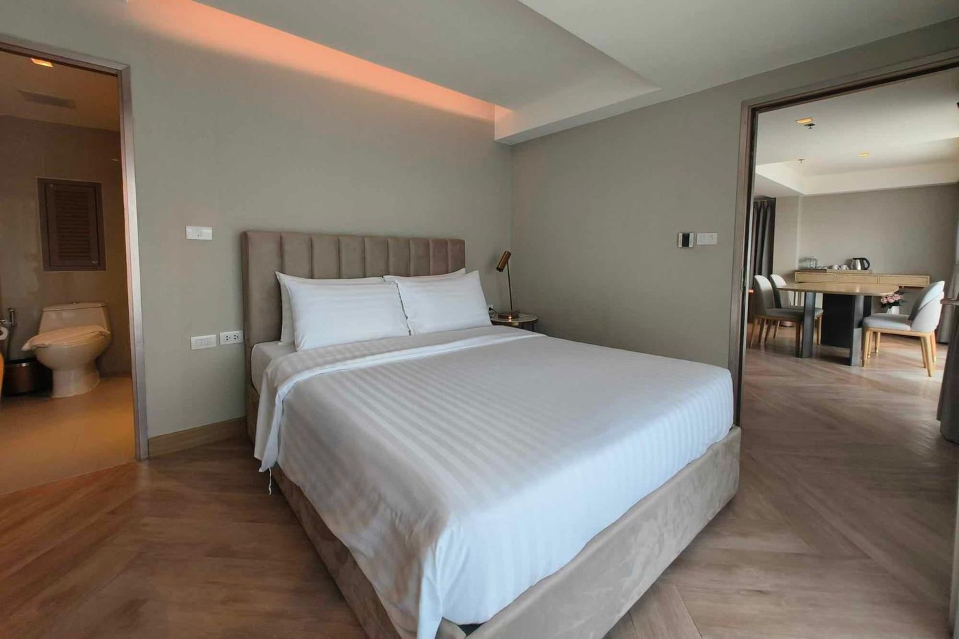 Away-Bangkok-Riverside-Kene-Room-45