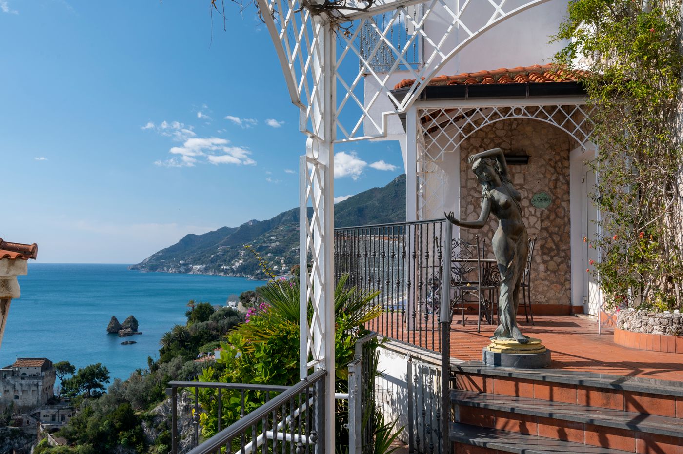 Lloyd-s-Baia-Room-51