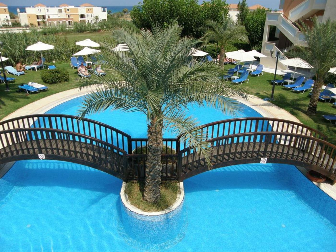 Selini-Suites-Pool-9