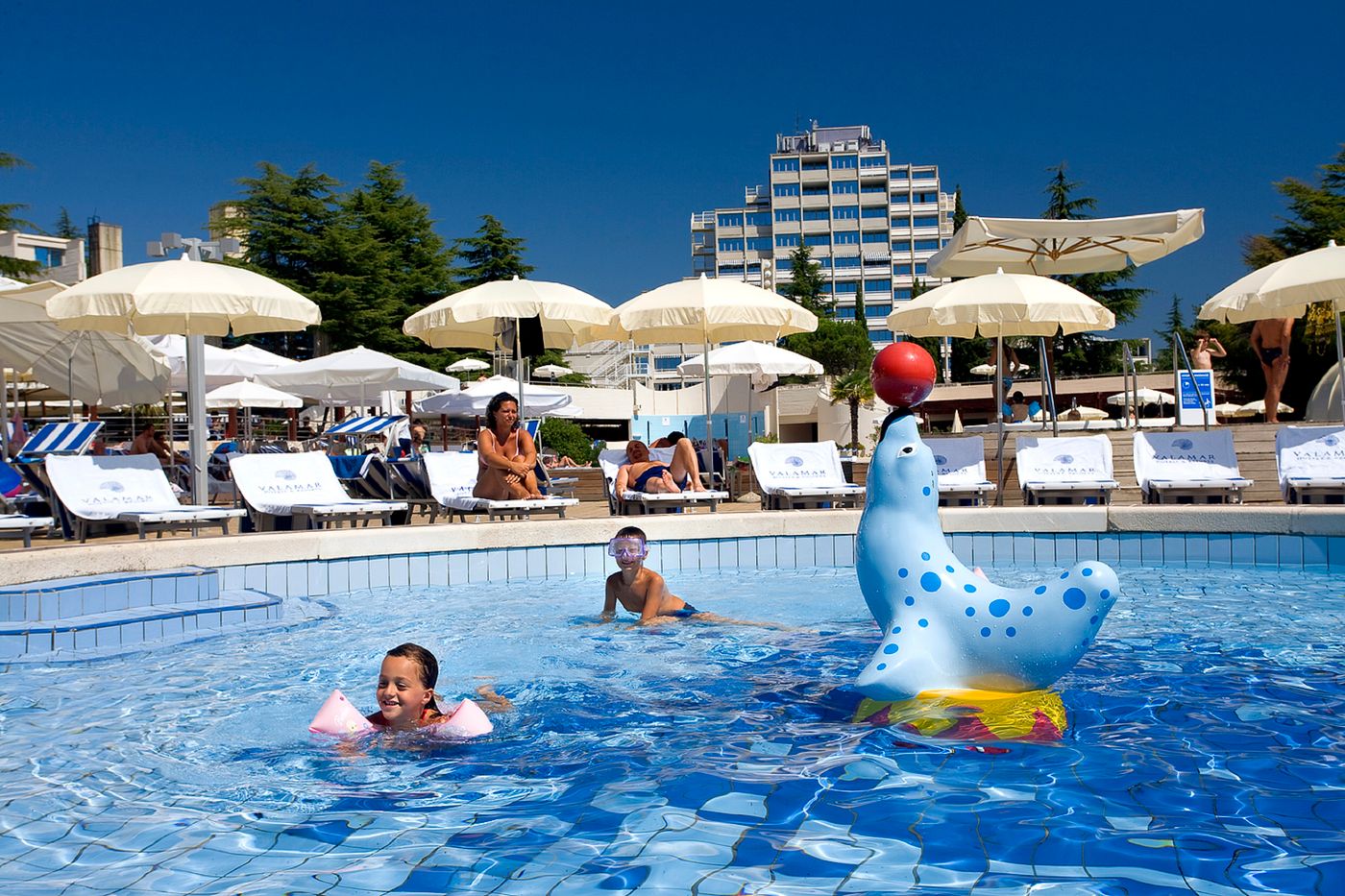 Valamar-Crystal-Hotel-Pool-3