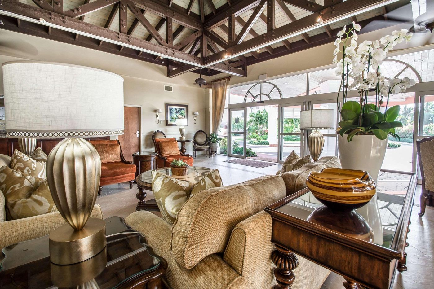 Comfort-Suites-Paradise-Island-Lobby-47