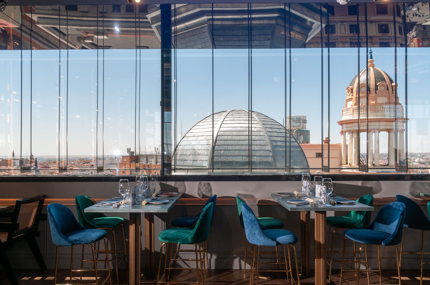 Smartrental-Collection-Gran-Via-Centric-II-Restaurant-85