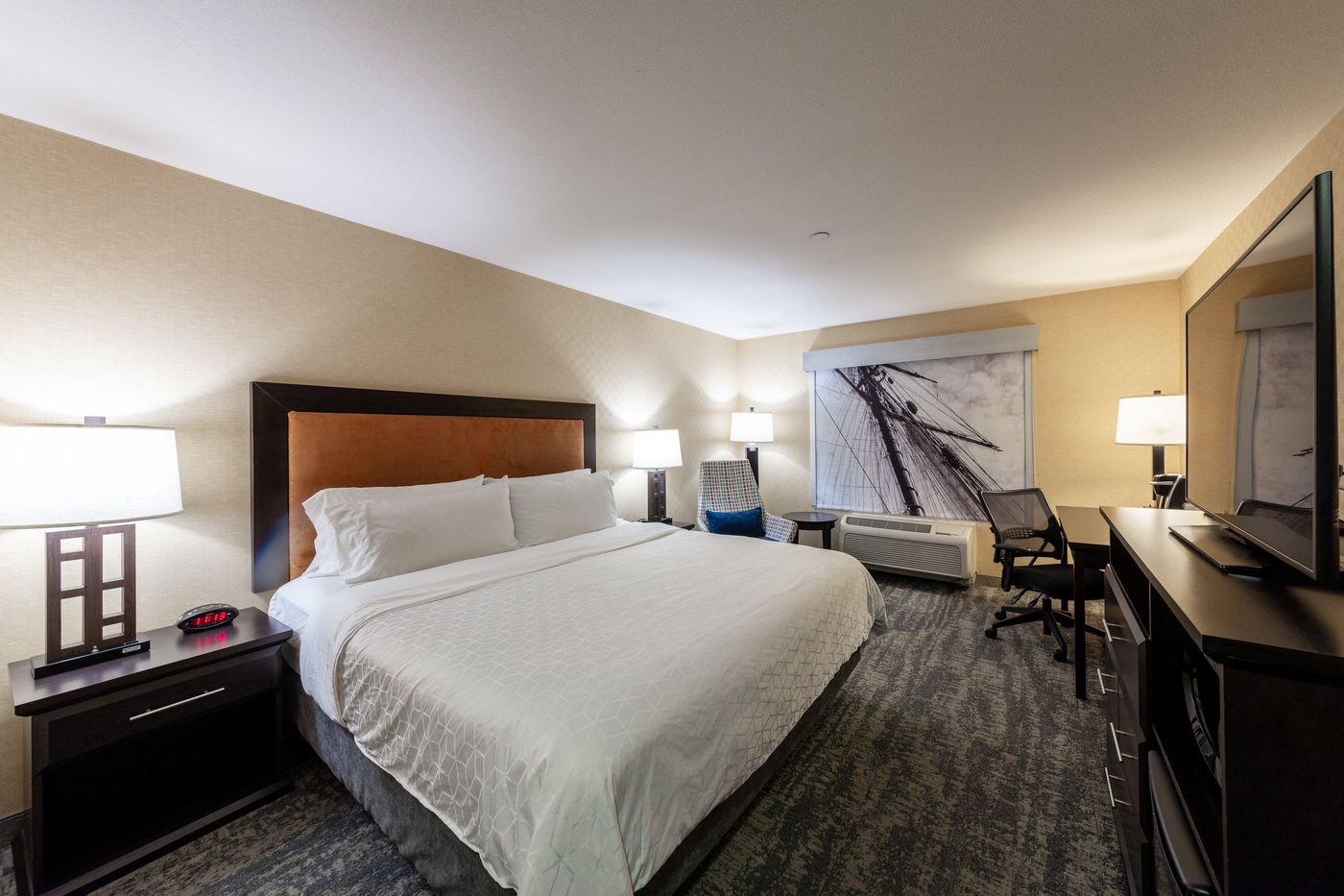 Holiday-Inn-Express---Suites-Riverport-Room-17