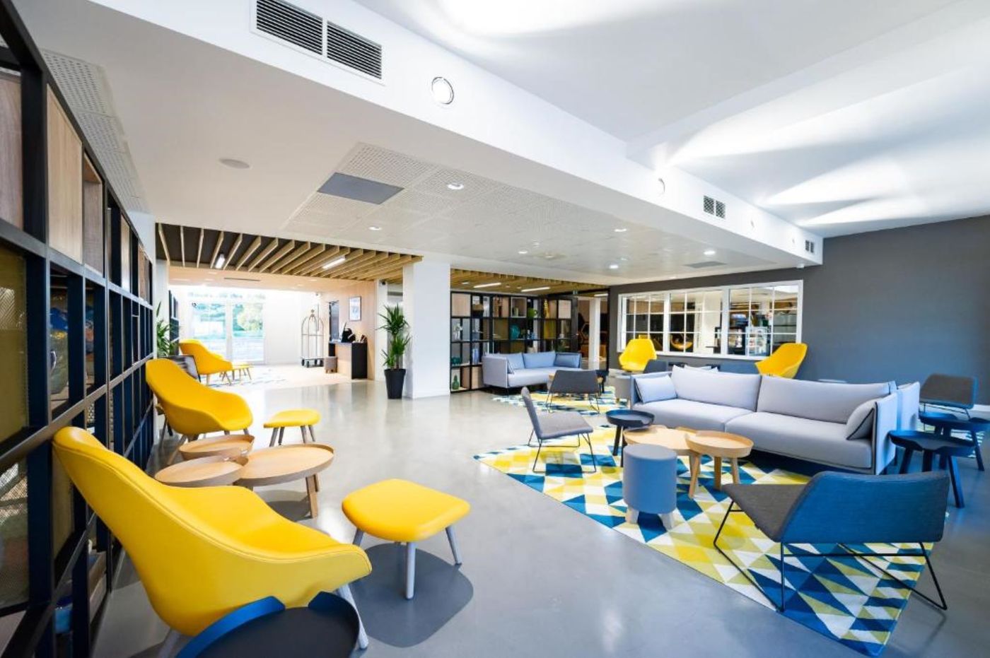 Staycity-Aparthotels-near-Disneyland---Paris-Lobby-13