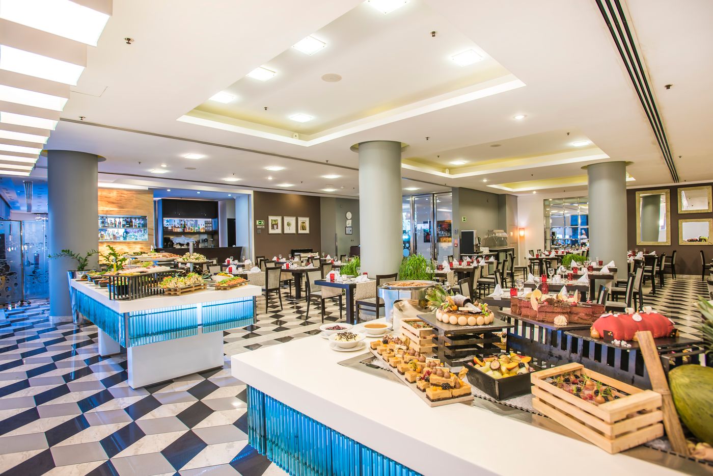 5 AX The Palace - Dining - The Tabloid 1.jpg