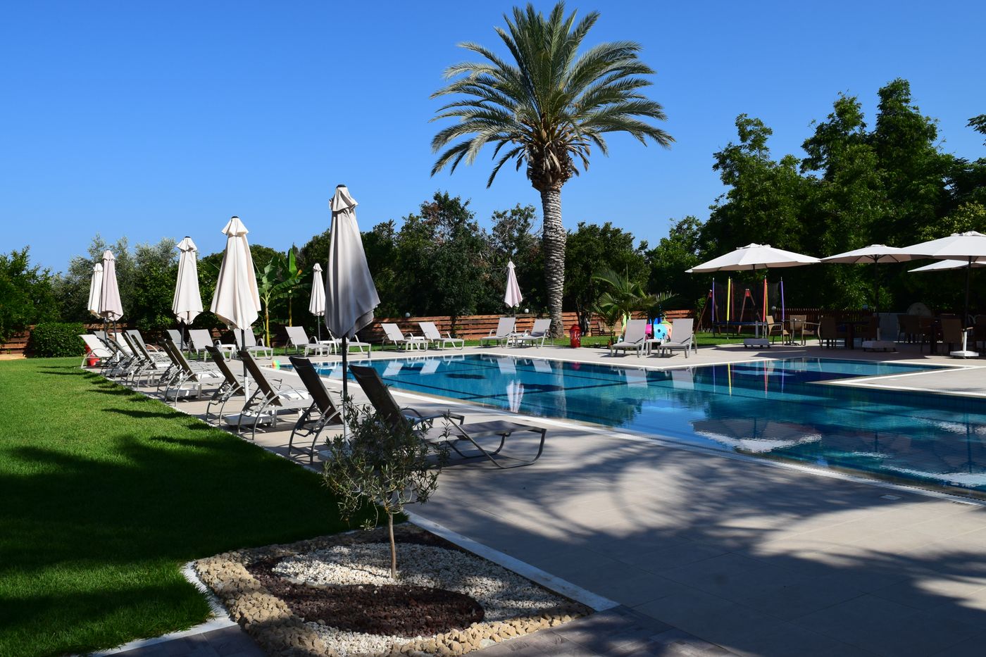 Anna-Hotel-Apartments-Pool-7