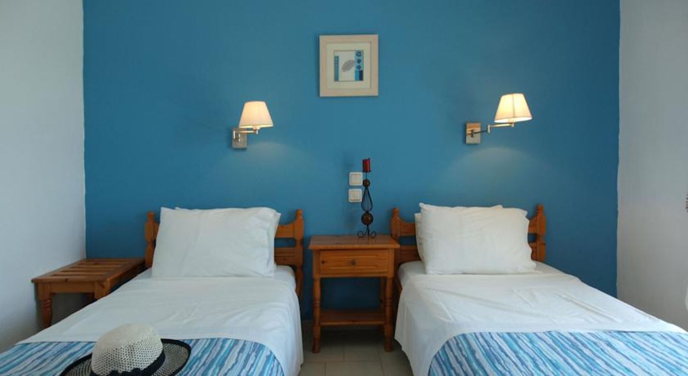 The Lakes Apartments