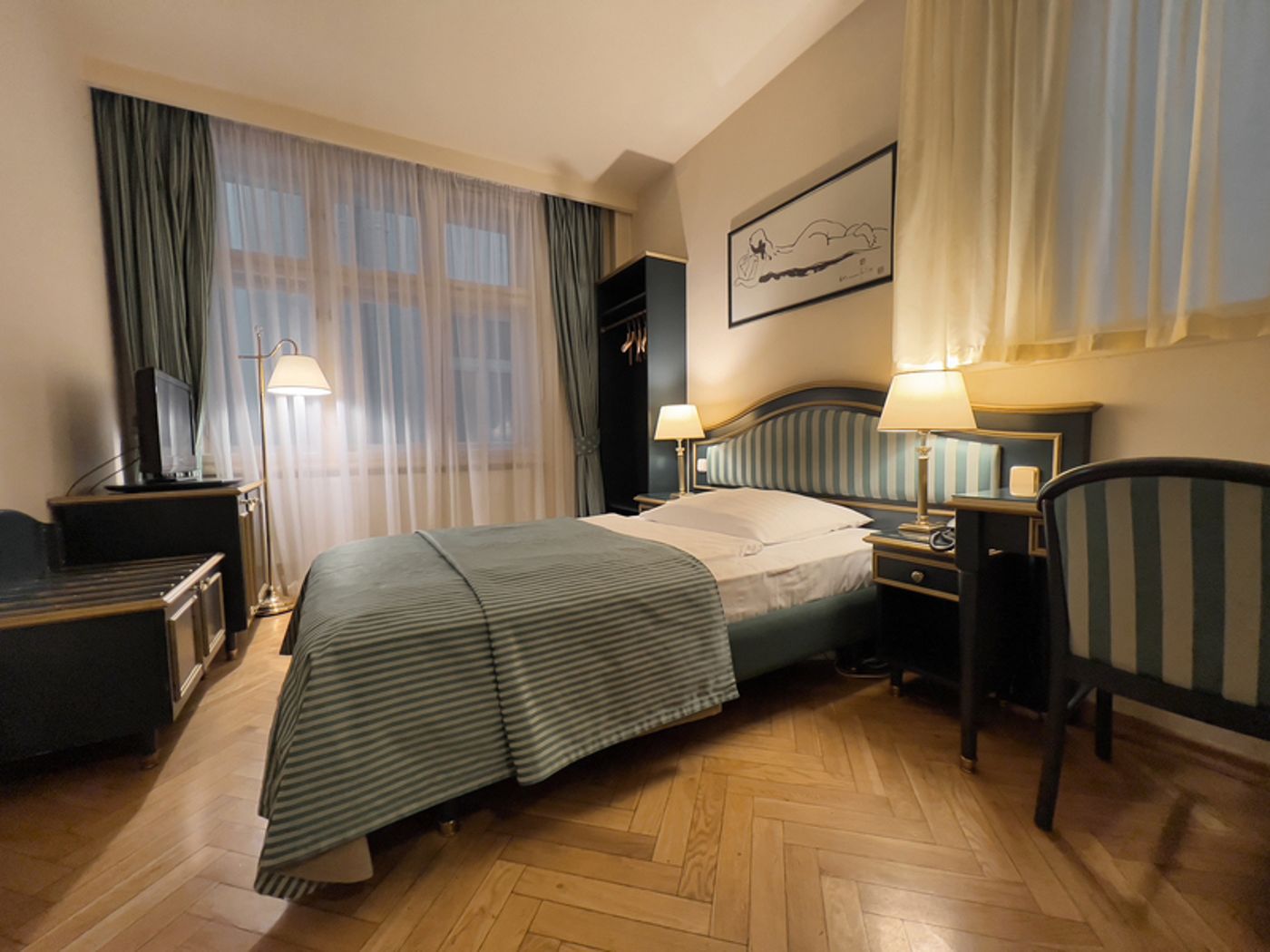 Elysee-Hotel-Room-14