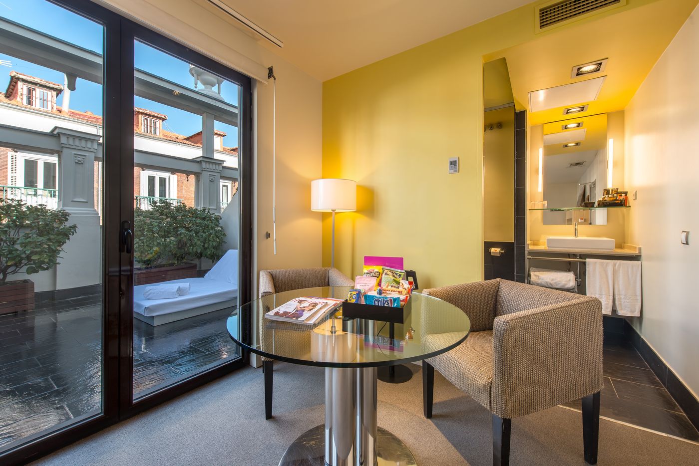 Room-Mate-Alicia-Room-6