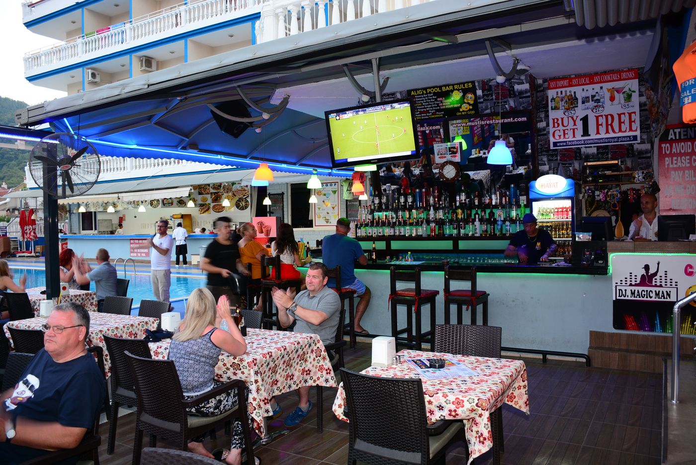 Mustis-Royal-Plaza-Bar-9