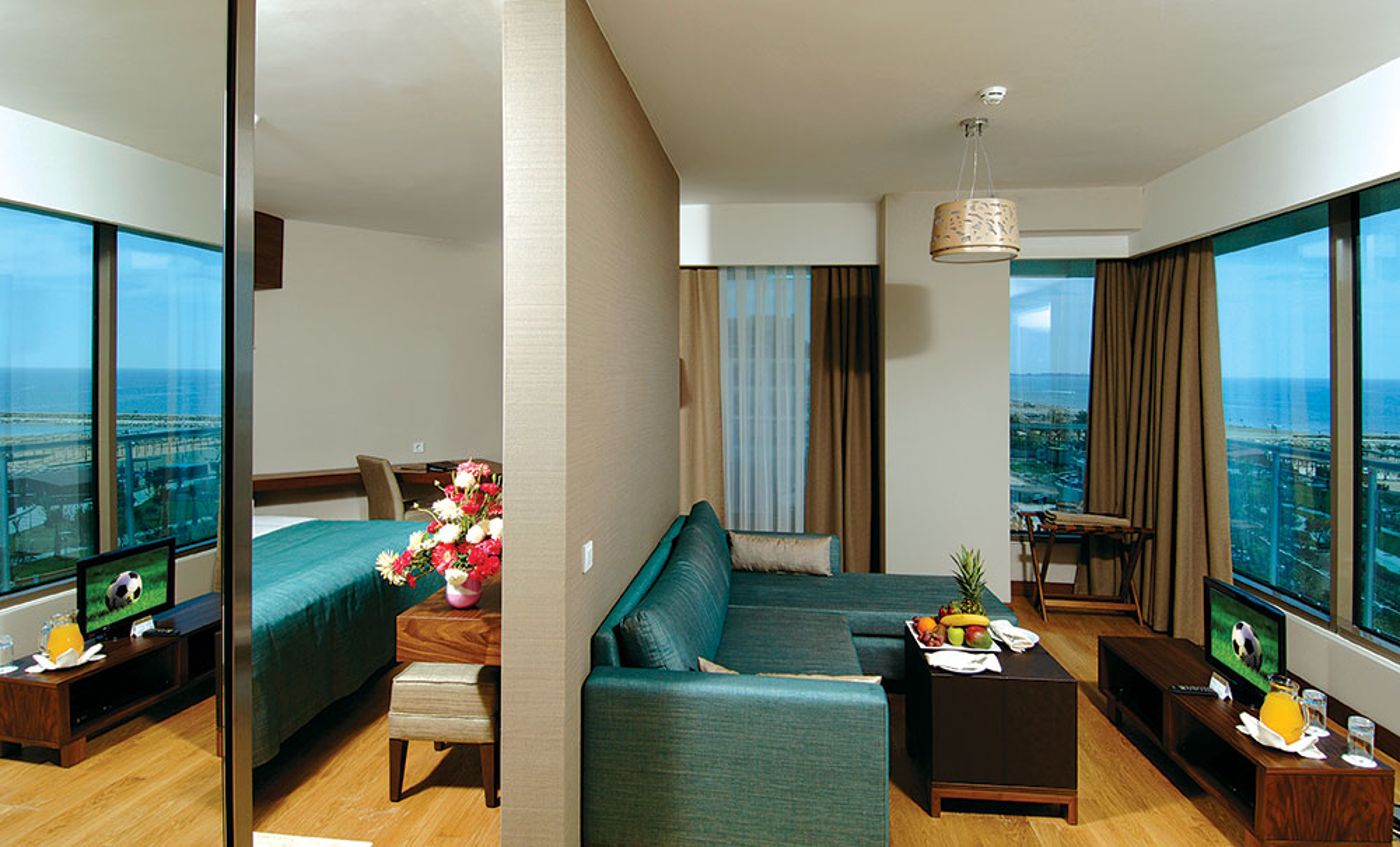 Commodore Elite Suites & Spa - Adults Only