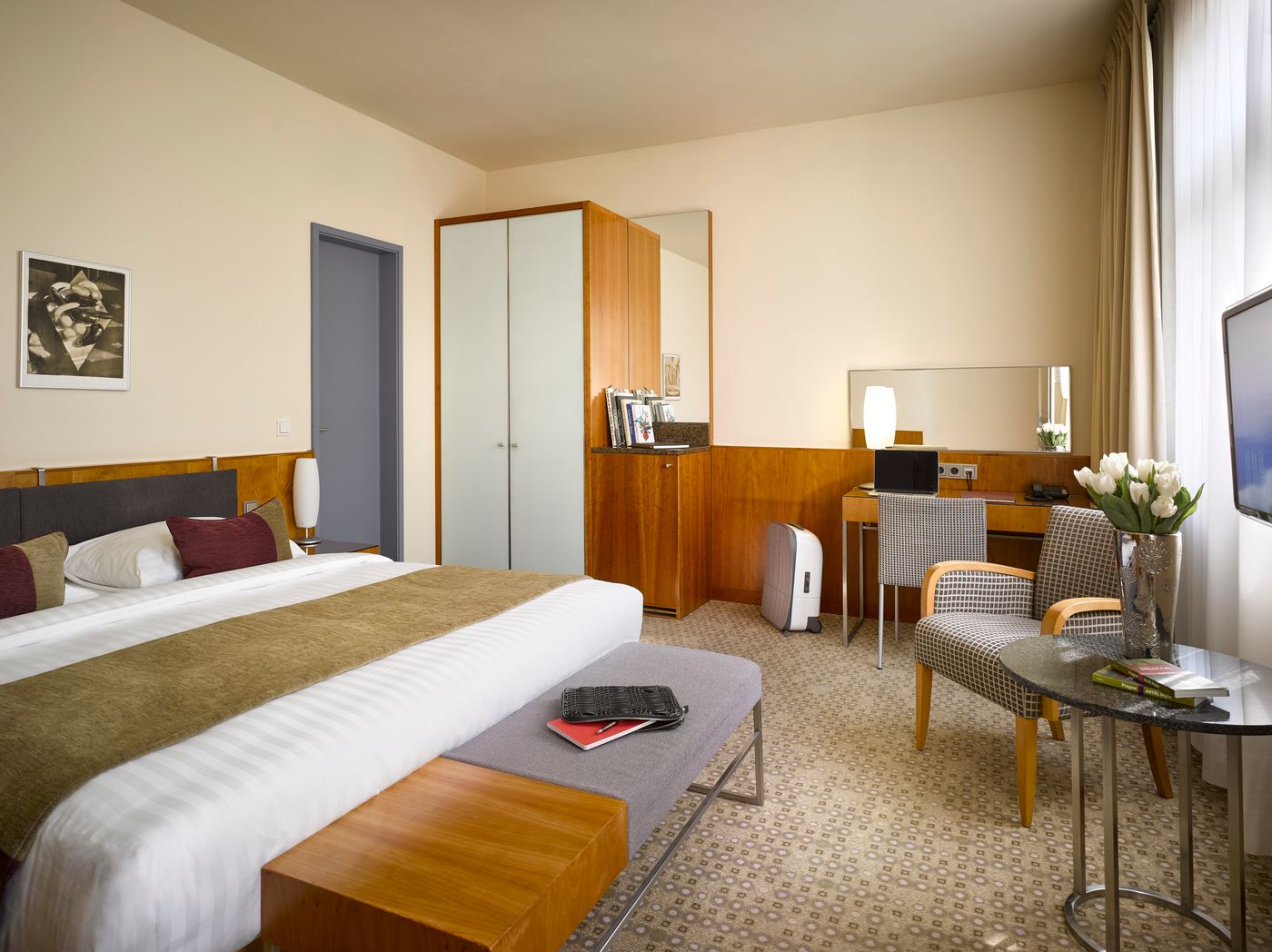 K-K-Hotel-Central-Room-10