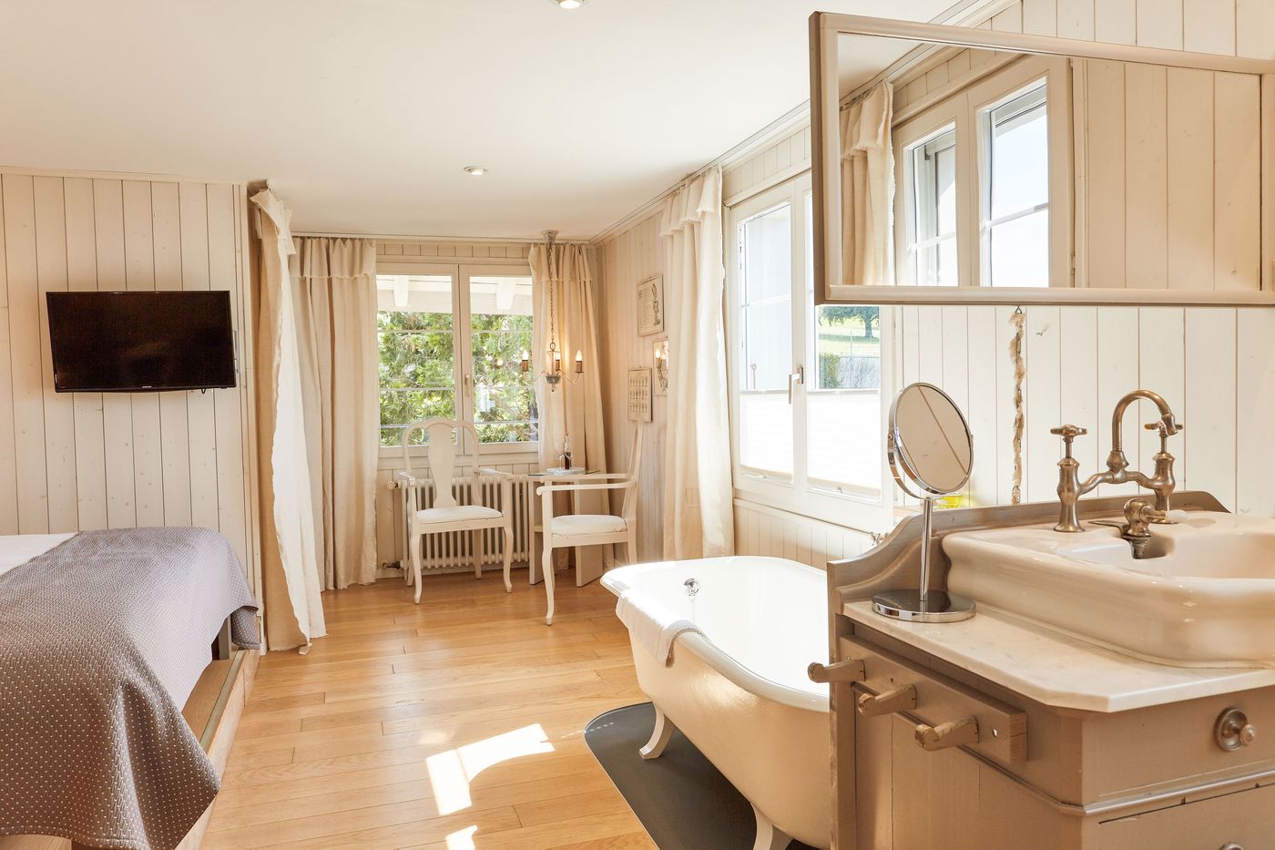 Boutique-Hotel Schluessel-Switzerland-Beckenried-Room-9