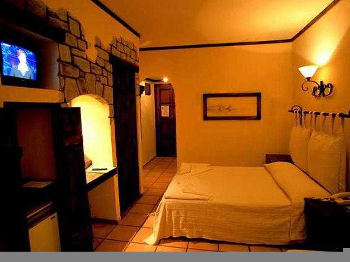 Club-Hotel-Flora-Room-17