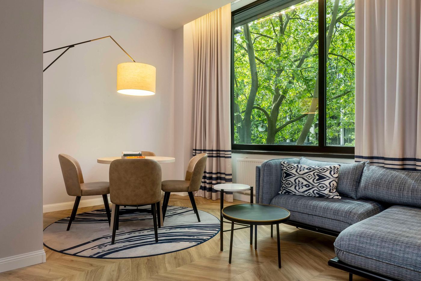 DoubleTree-by-Hilton-Berlin-Ku-damm-Room-43