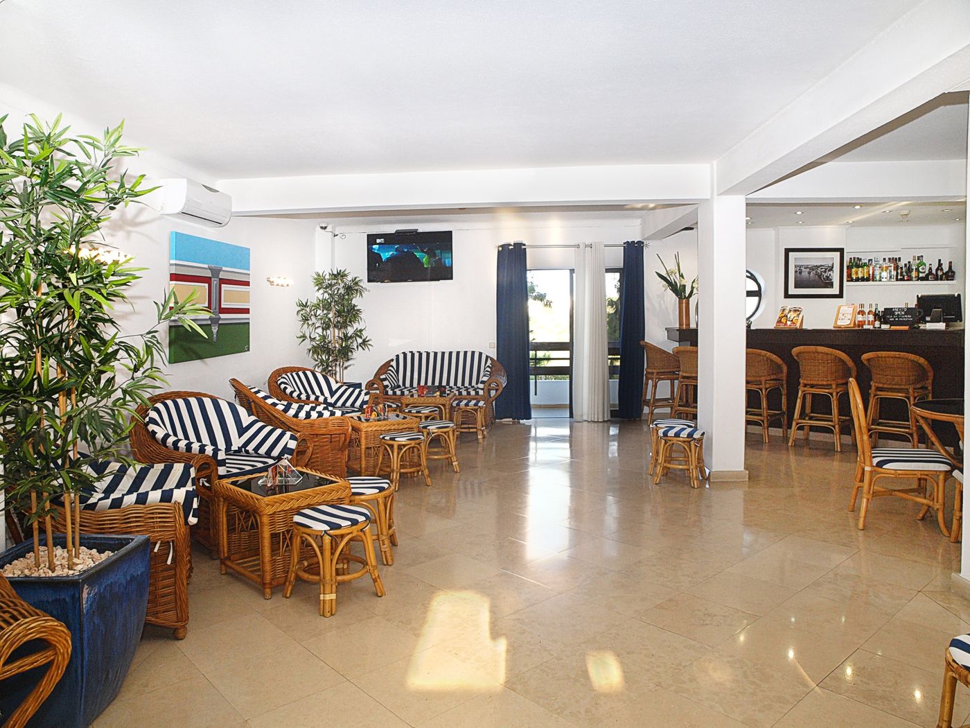 Mirachoro-Sol-Lobby-21