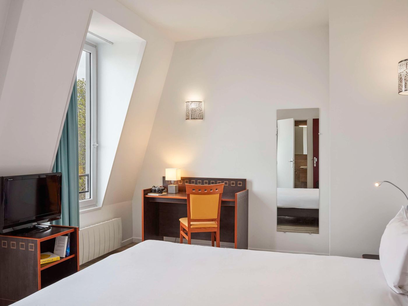 Aparthotel-Adagio-access-Paris-Philippe-Auguste-Room-13