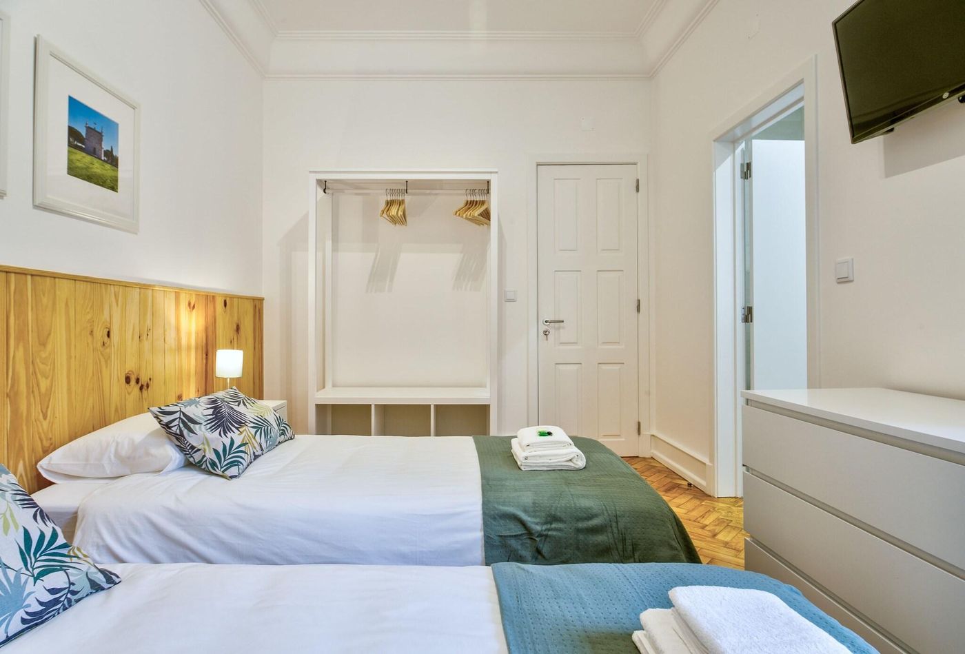 Home-Out-Rooms---Apartments-Room-64