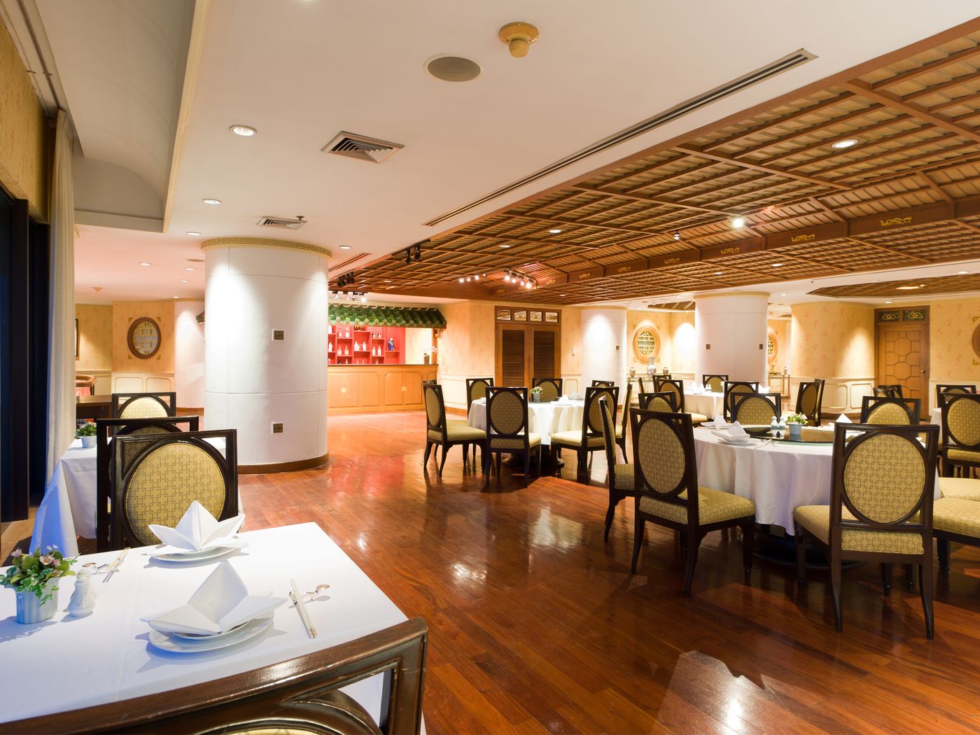 Montien-Riverside-Bangkok-Hotel-Restaurant-60