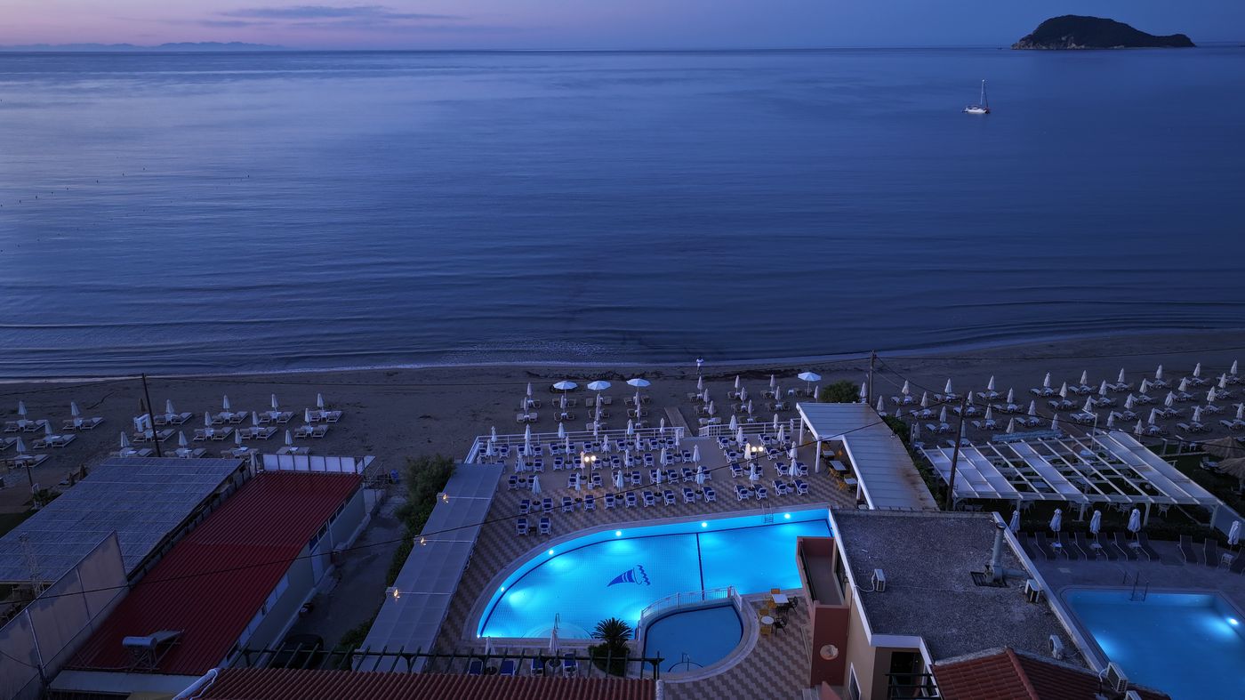 Hotel-Mediterranean-Beach-Pool-11