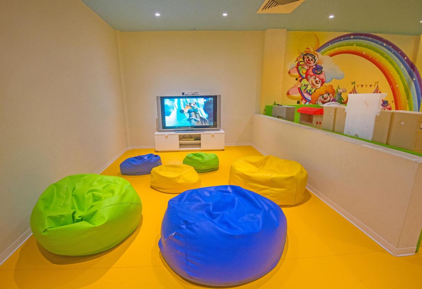 Adams-Beach-Hotel-Sports-and-Entertainment-69