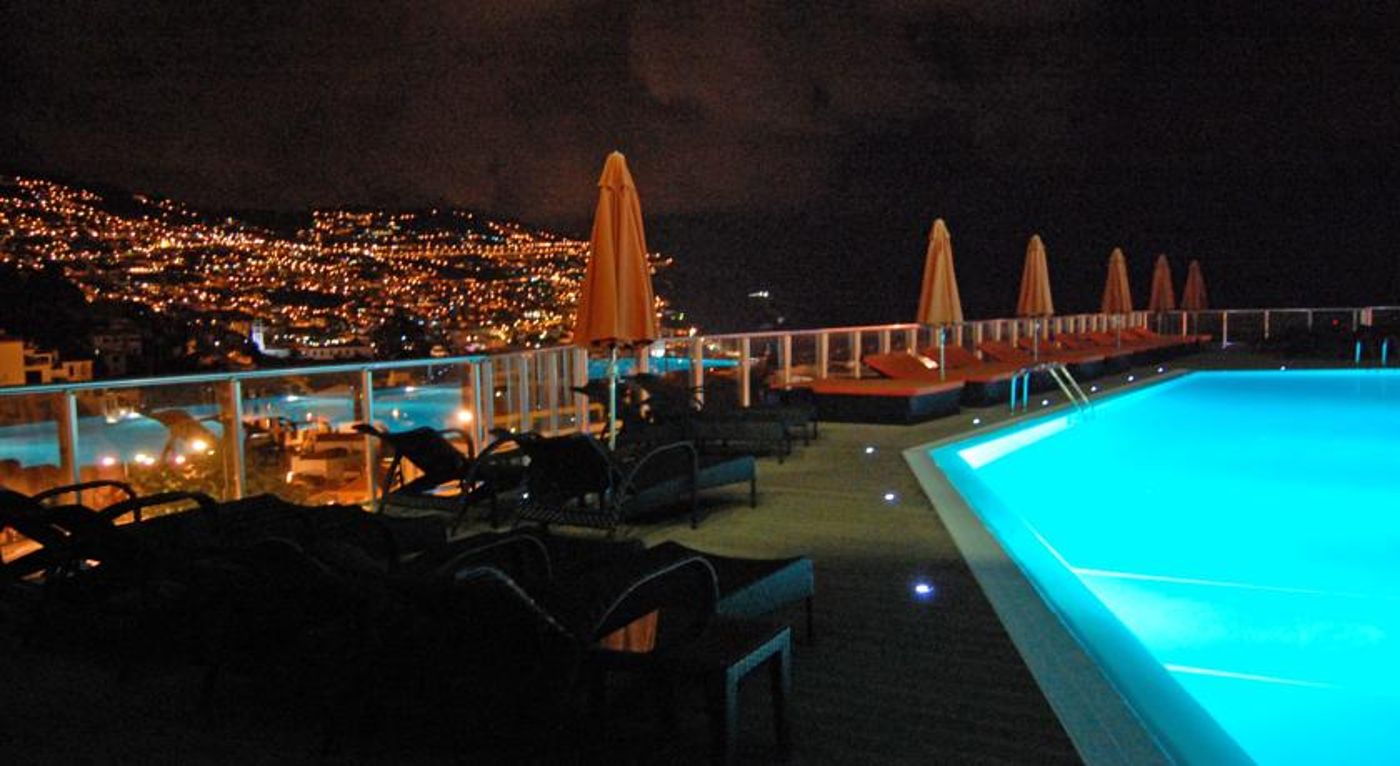 Fourviews Baia Hotel