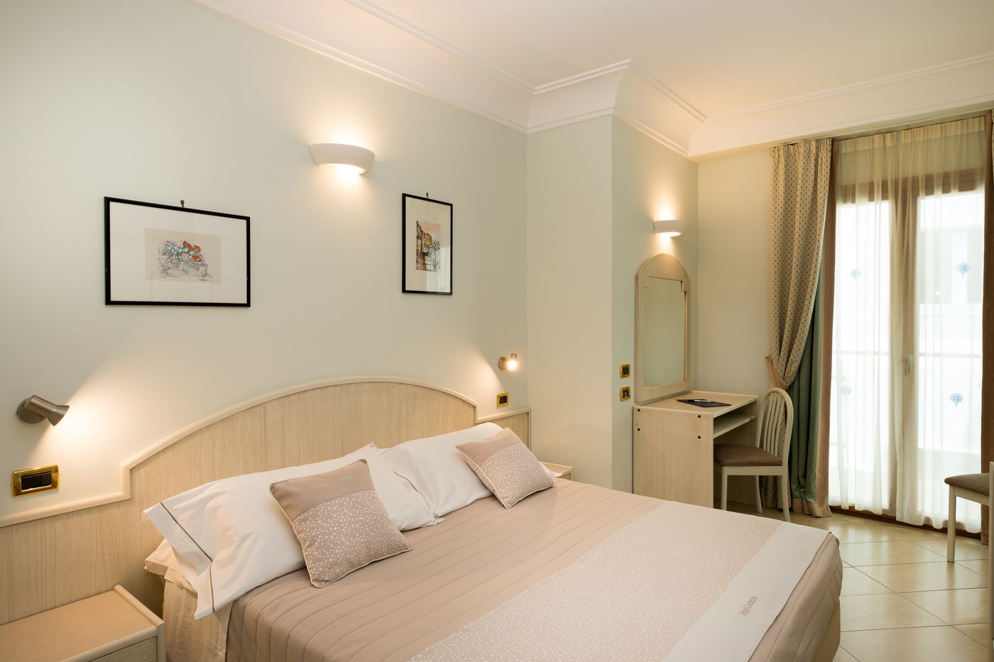 Comfort-Hotel-Gardenia-Sorrento-Coast-Room-29