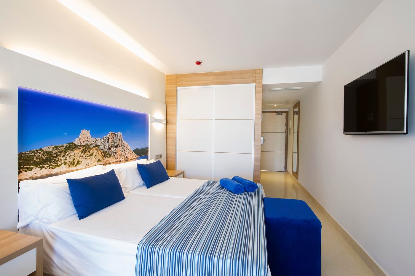 Globales-Playa-Estepona-Room-30