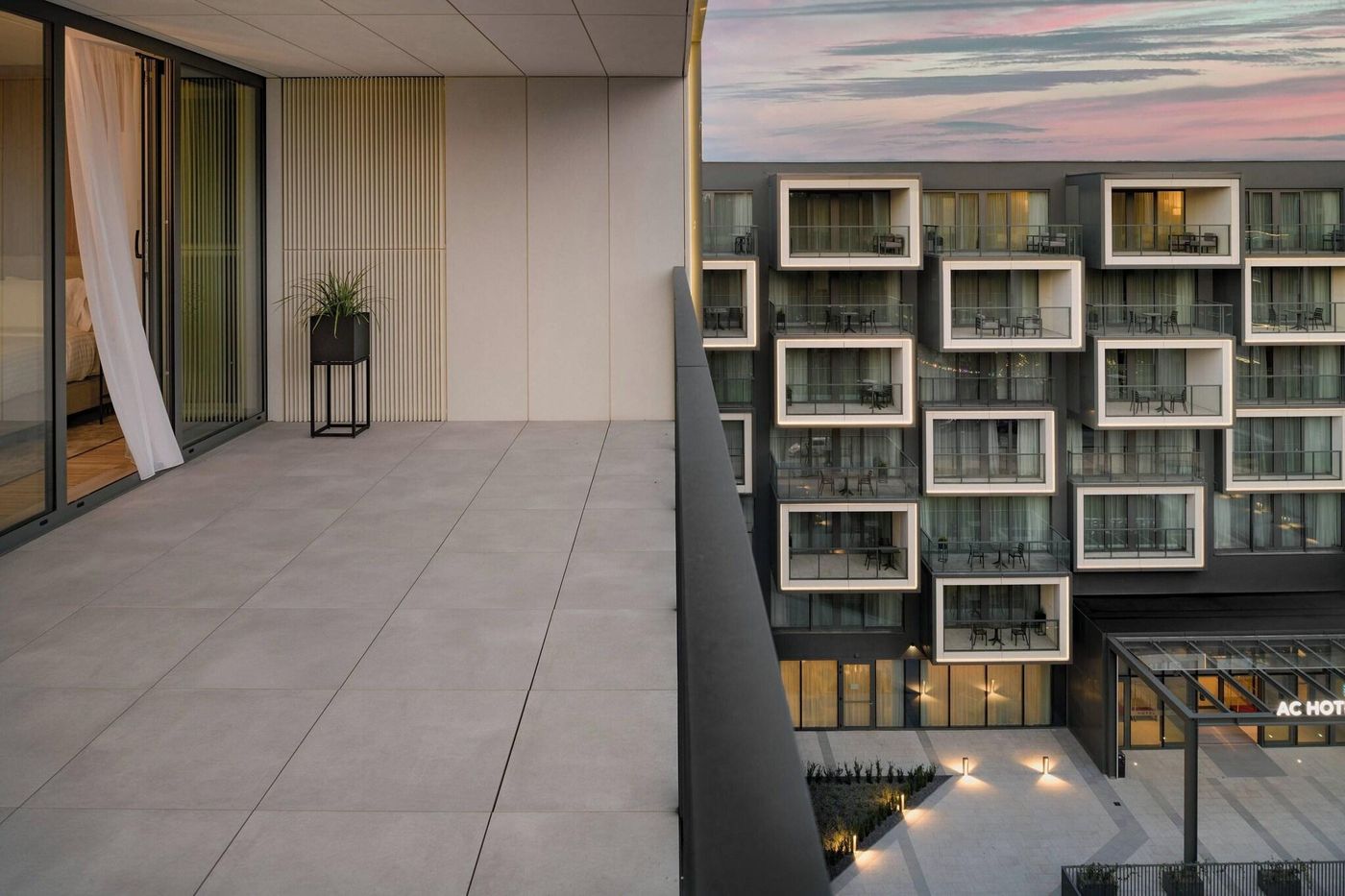 AC-Hotel-by-Marriott-Krakow-Room-77