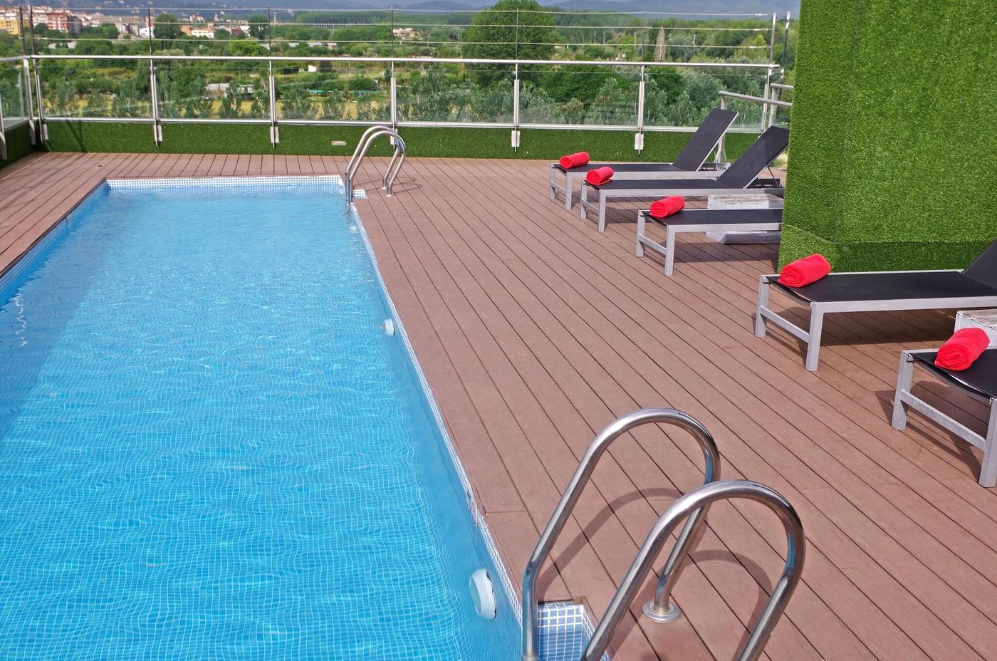 Doubletree-By-Hilton-Girona-Pool-2