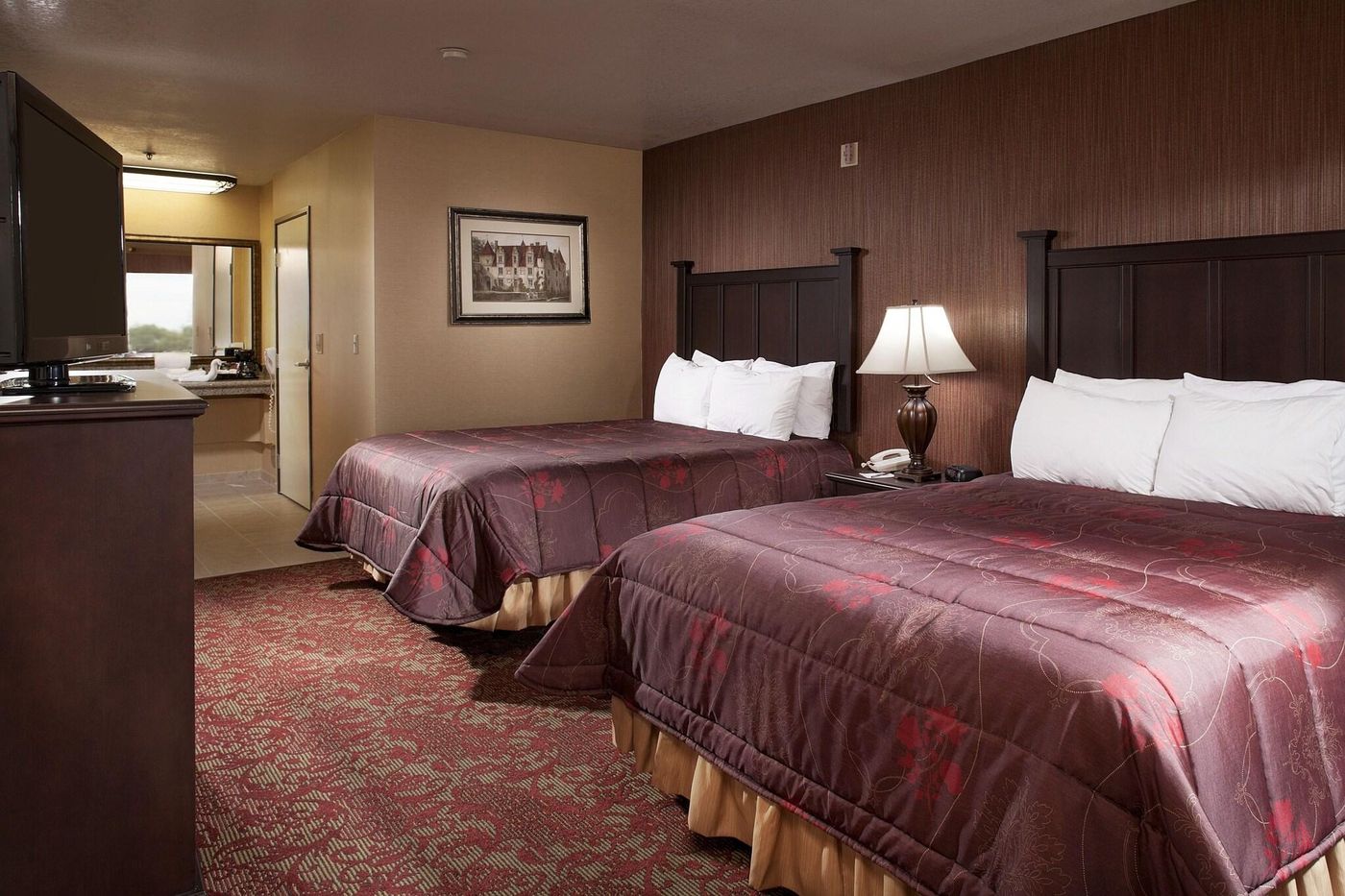 Castle-Inn-and-Suites-Room-18