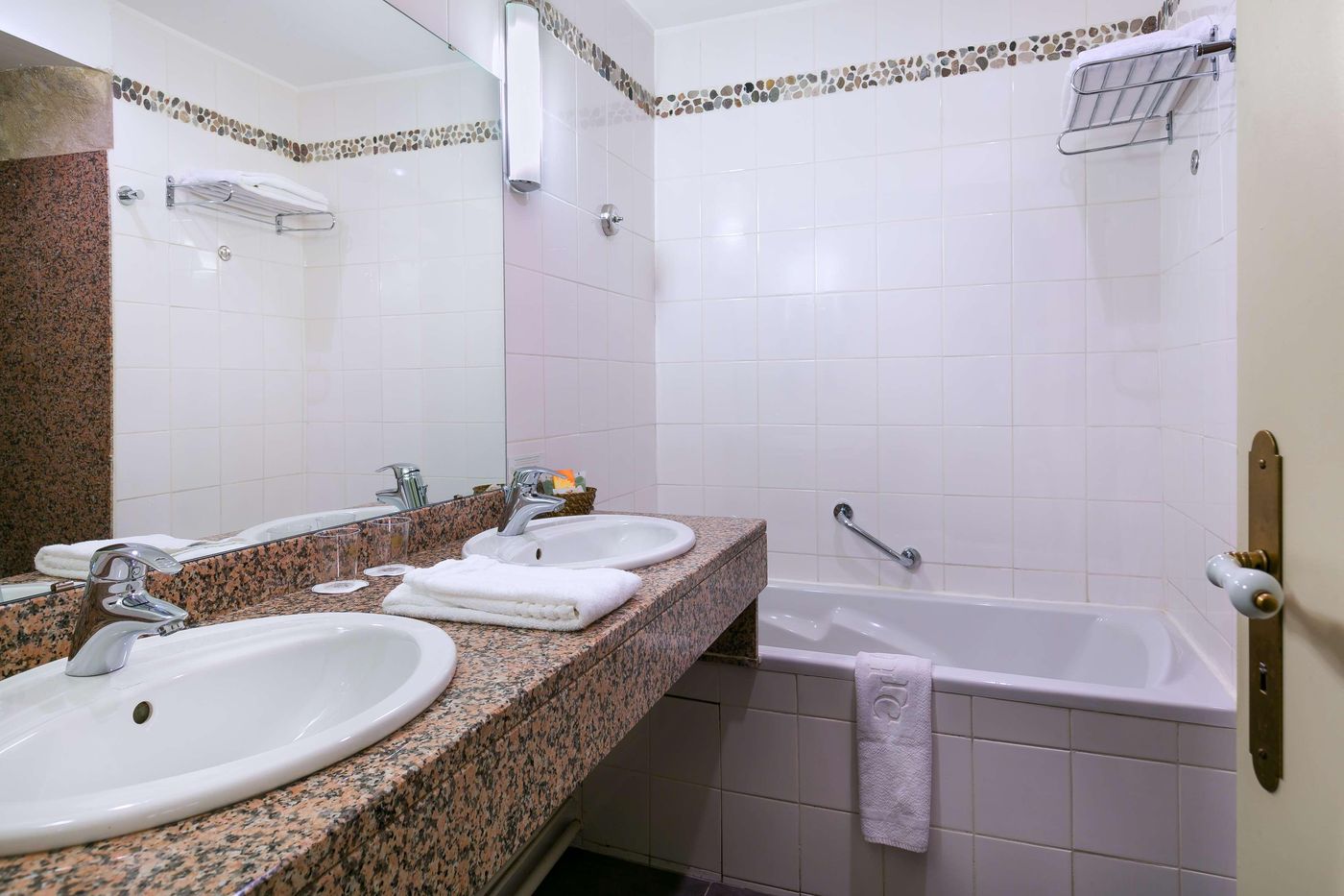 Best Western Hotel Le Guilhem - France - Montpellier - Room - 8