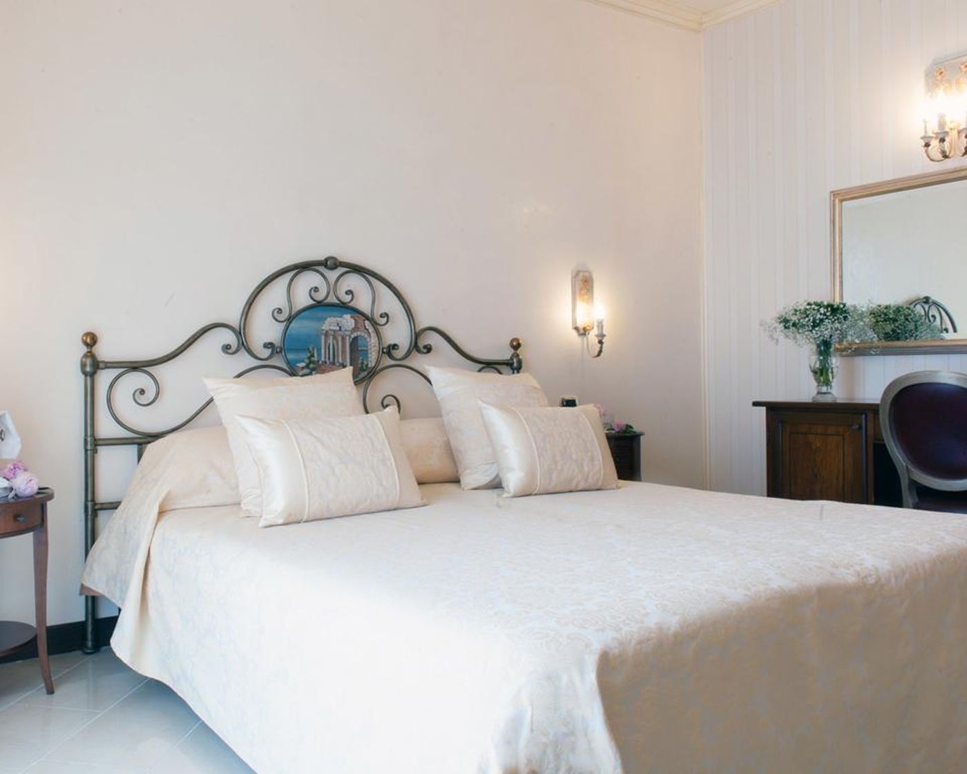 Diamond-Hotel-and-Resort-Naxos-Taormina-Room-19