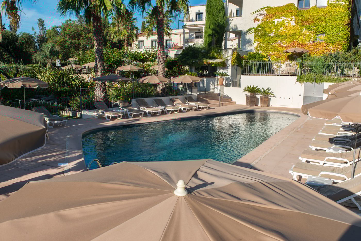 Hotel-Le-Catalogne-General-view-2