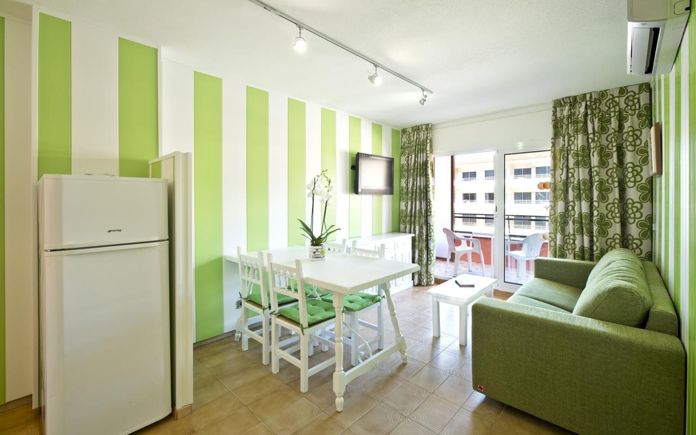 Salles-Beach-Apartments-Room-17