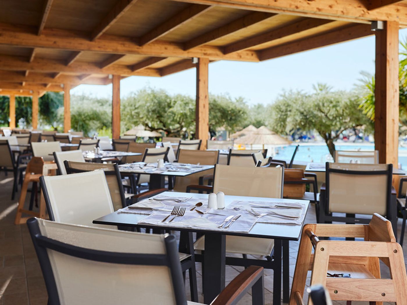 Alex-Beach-Restaurant-12