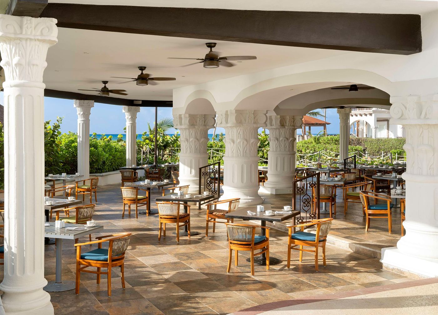 Hilton-Playa-del-Carmen-All-inclusive--The-Royal--Restaurant-82