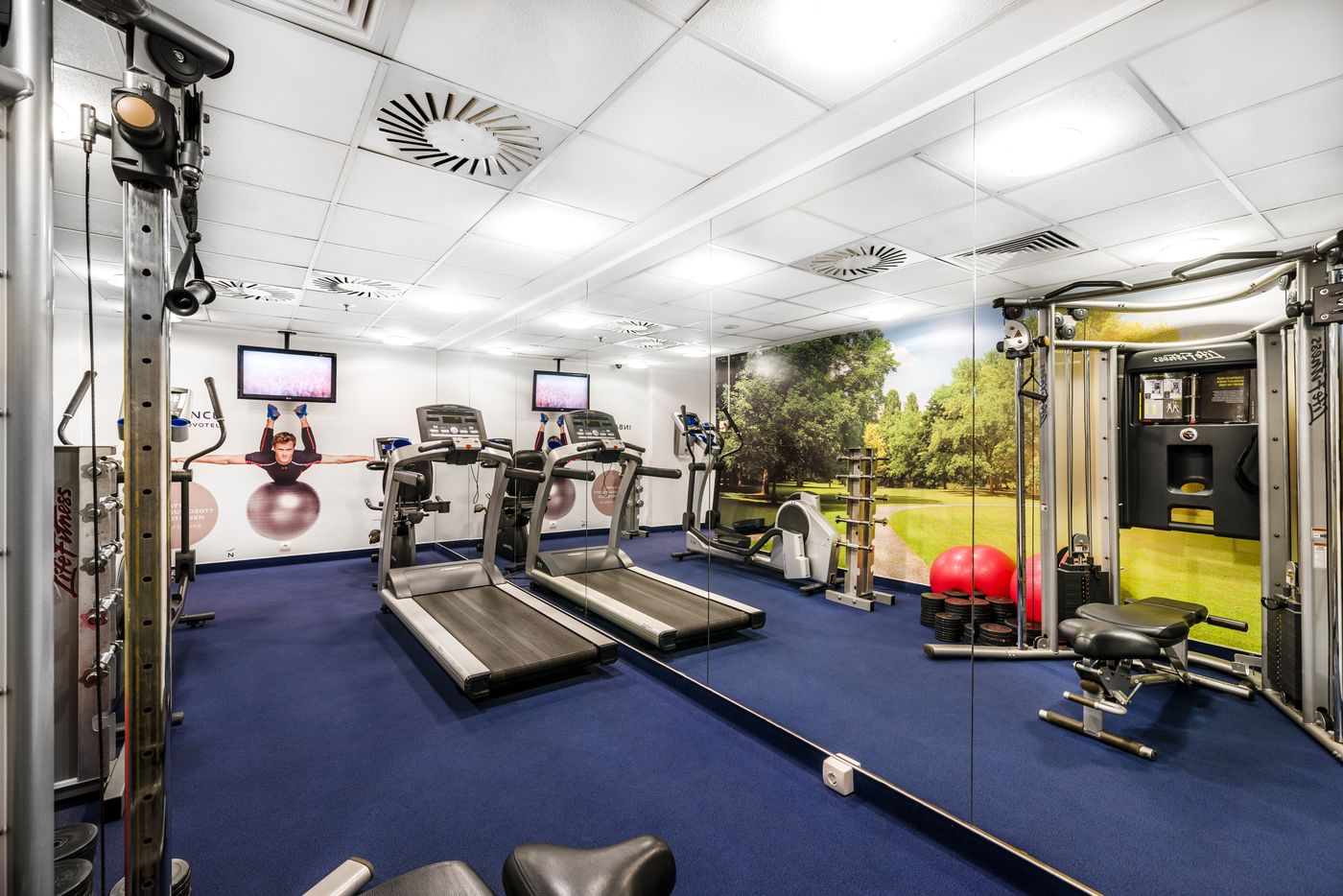 Novotel-Budapest-Centrum-Sports-and-Entertainment-81