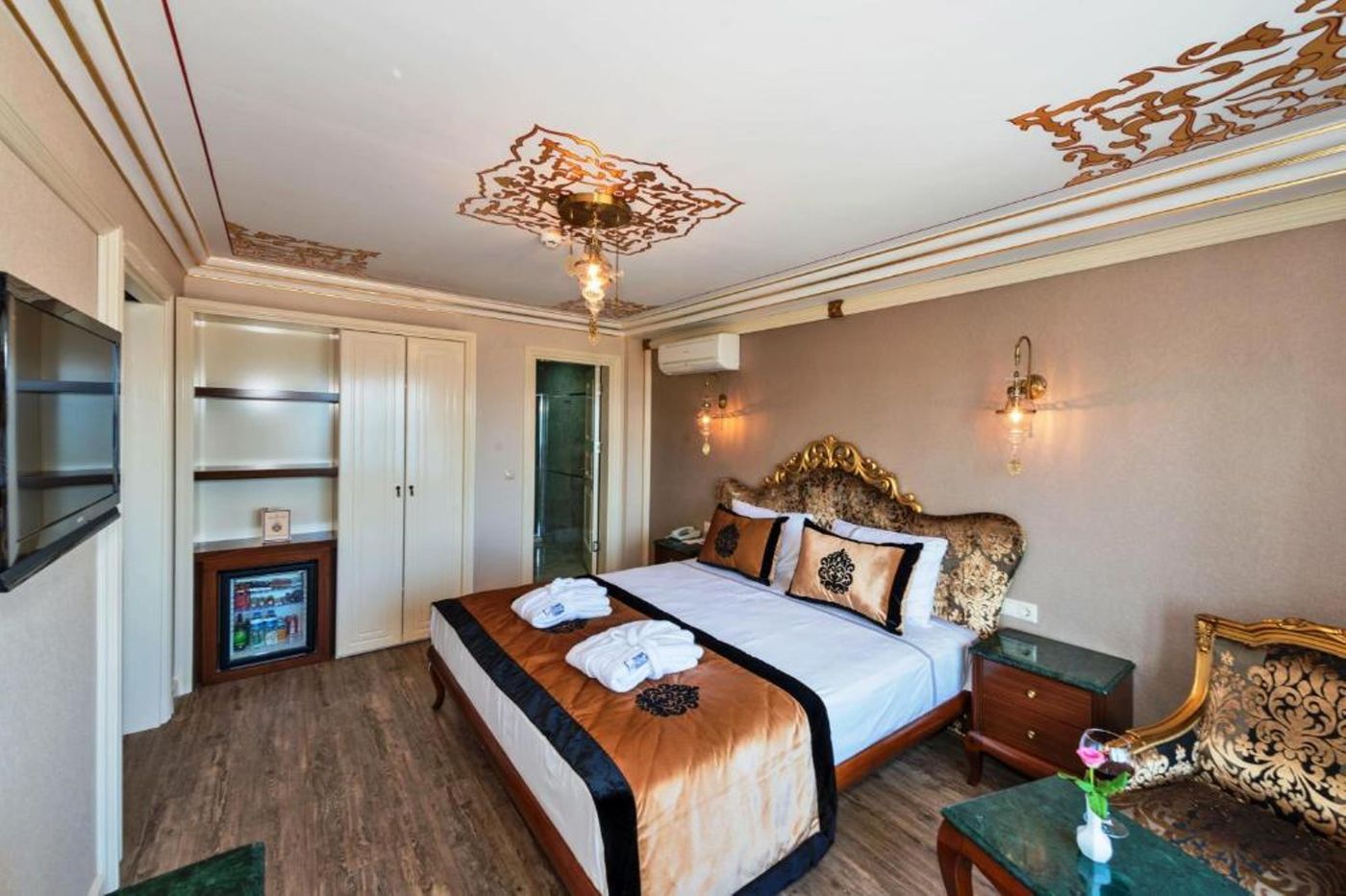 The-Byzantium-Hotel---Suites-Room-32