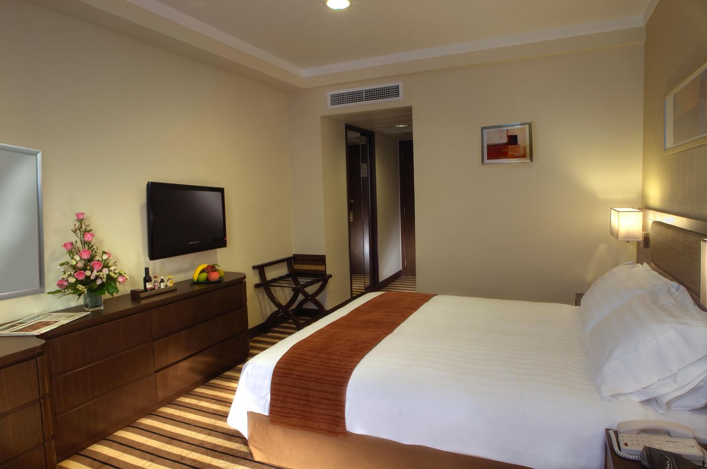 Metropark-Hotel--Kowloon-Room-22